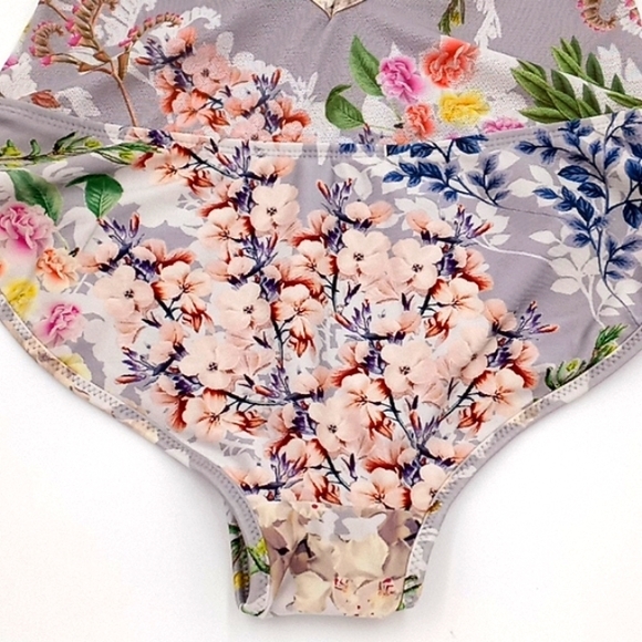 Rachel Roy Floral Print Mesh Inset Deep V-Neck One-Piece Swimsuit Fleur Silver S - Picture 9 of 12